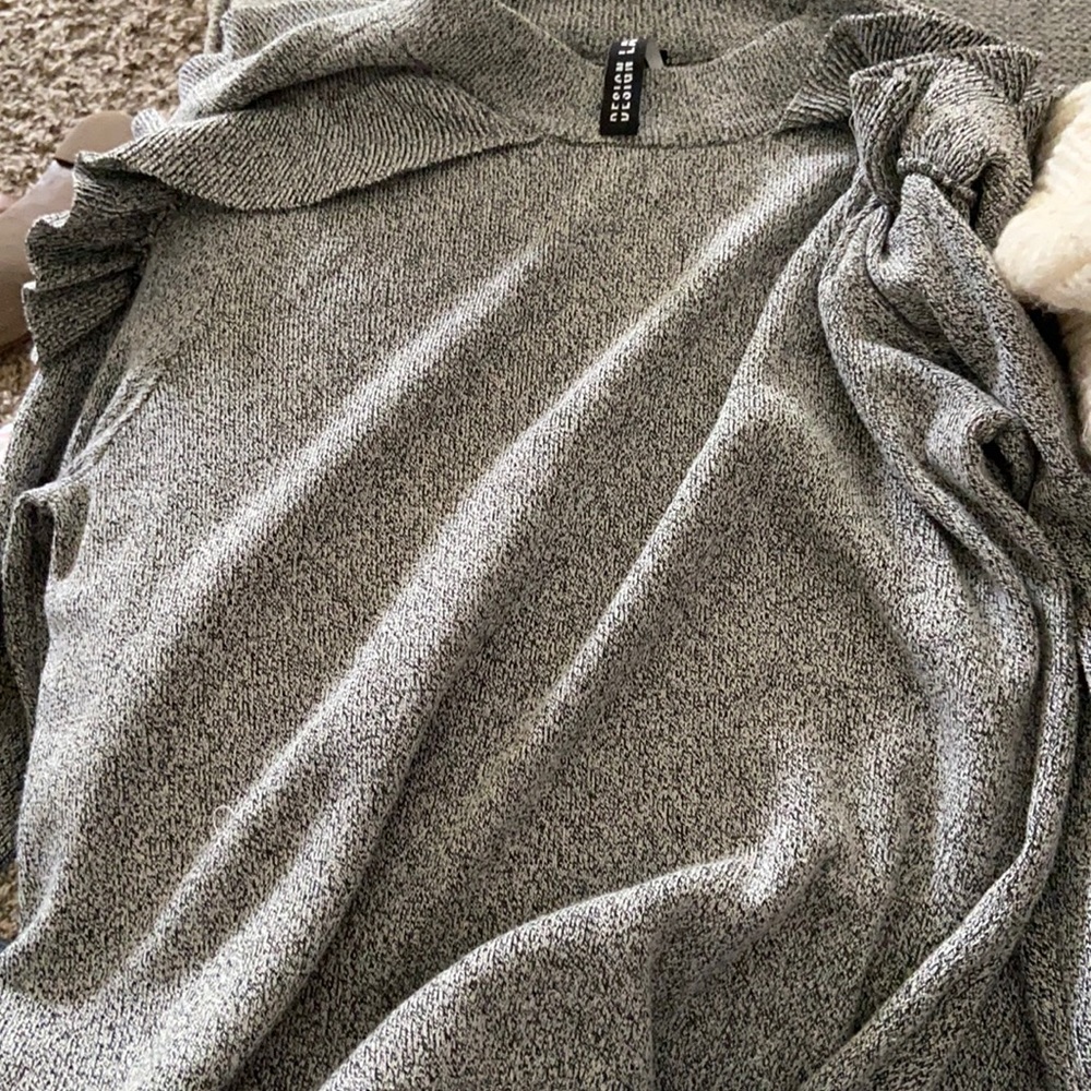 Design label sweater